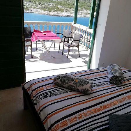Poseidon Holiday Guesthouse Đảo Žirje Ngoại thất bức ảnh