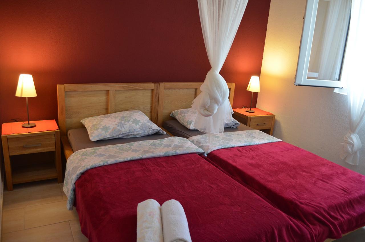 Poseidon Holiday Guesthouse Đảo Žirje Ngoại thất bức ảnh