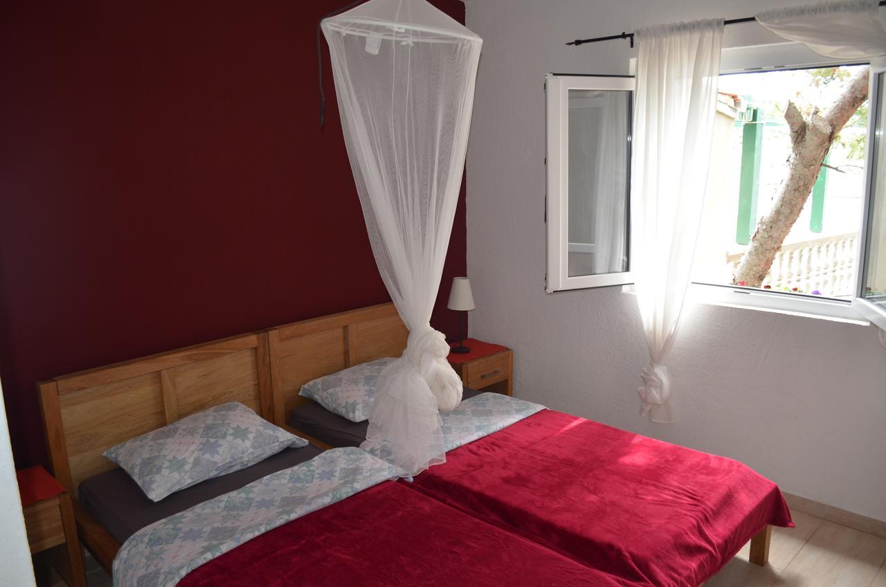 Poseidon Holiday Guesthouse Đảo Žirje Ngoại thất bức ảnh